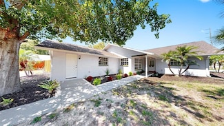 829 Riverside Dr, Tarpon Springs, FL 34689