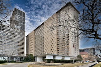 3950 N Lake Shore Dr Unit 1202, Chicago, IL 60613