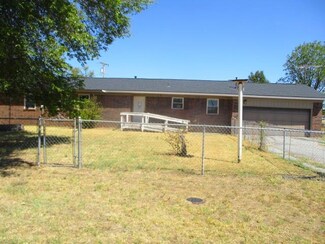 205 5th St, Manitou, OK 73555