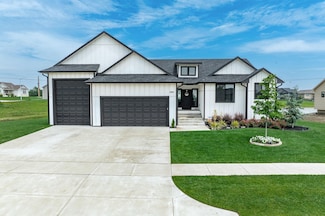 5294 N Hampton St, Bel Aire, KS 67226