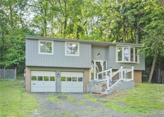 2869 Amy Dr, South Park, PA 15129