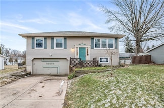 4565 Plumbrook Dr, Canfield, OH 44406