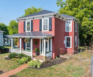 414 Winthrop St, Staunton, VA 24401