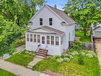 914 W 5th Ave, Oshkosh, WI 54902