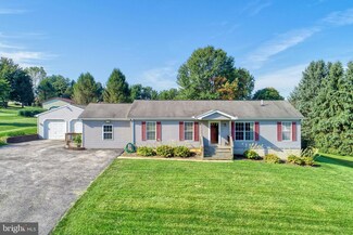 4 Valley View Dr, Windsor, PA 17366