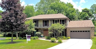 2901 Constitution Ct, West Bloomfield, MI 48322
