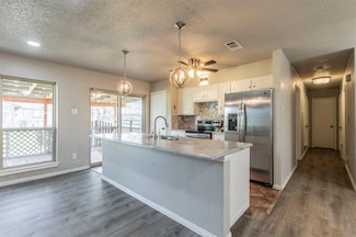 1103 Neptune Dr, Cedar Hill, TX 75104