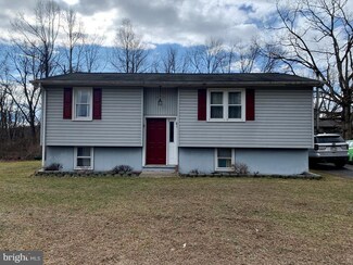 17 Leach Dr, Mifflintown, PA 17059