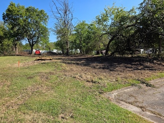 108 E Nelson St, Denison, TX 75021