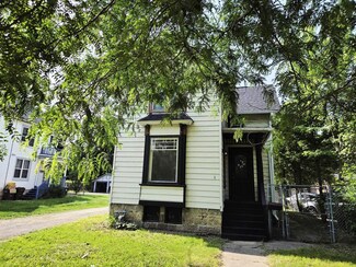 1327 Charles St, Rockford, IL 61104