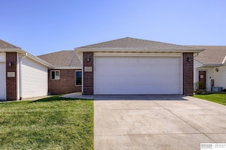 2411 Northline Ct, Lincoln, NE 68521