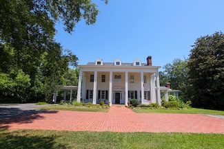1220 Calhoun St, Greenwood, SC 29649