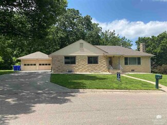 102 N Bunker Hill Dr, Junction City, KS 66441