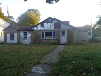 285 W Shore Rd, Warwick, RI 02889