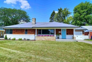 2121 Rockne Dr, South Bend, IN 46617