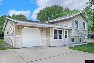1305 5th St NW, Waseca, MN 56093