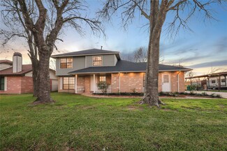 8409 Oleander St, Highlands, TX 77562