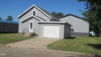 412 2nd St E, McClusky, ND 58463