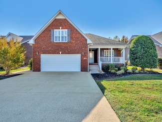 180 Winfrey Ct, Pleasant View, TN 37146