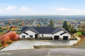 7920 Englewood Crest Dr, Yakima, WA 98908