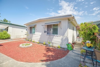 206 Kingsbury Dr, Grants Pass, OR 97526