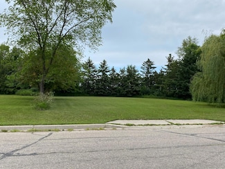 1605 Cardinal Dr, Thief River Falls, MN 56701