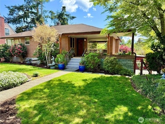 3805 NE 110th St, Seattle, WA 98125