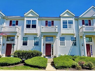 1227 Driftwood Ln, Pingree Grove, IL 60140