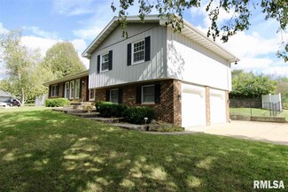 604 Golf Crest Ct, Eureka, IL 61530