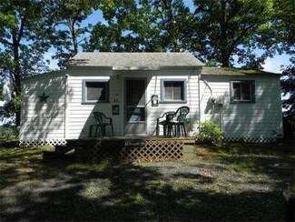 22 Iroquois Dr, Southwick, MA 01077
