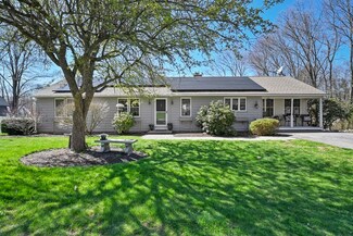 5 Hawthorne Rd, Sturbridge, MA 01566