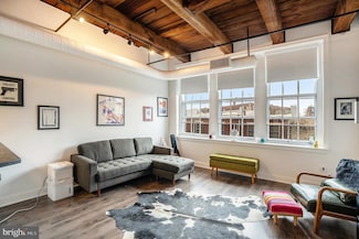 301 Race St Unit 411, Philadelphia, PA 19106