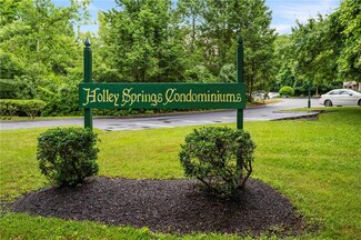 301 Holley Ln, Woonsocket, RI 02895