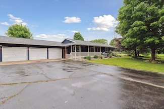 303 E Xy Ave, Vicksburg, MI 49097