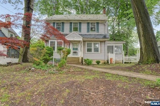 28 Forest Dr, Bloomfield, NJ 07003