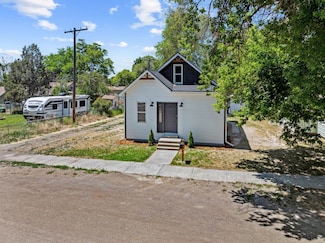 332 Arthur St, American Falls, ID 83211