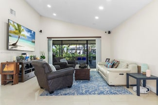 371 Fairway Cir Unit 56, Weston, FL 33326