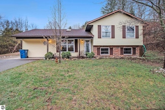 7809 Potter Rd, Bear Lake, MI 49614
