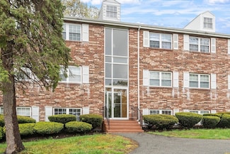 68 Edgelawn Ave Unit 12, North Andover, MA 01845