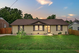 1502 Lawndale St, Fayetteville, TN 37334