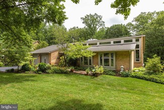 9025 Weatherwood Ct, Vienna, VA 22182