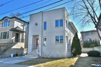 810 Jassamine Way, Fort Lee, NJ 07024