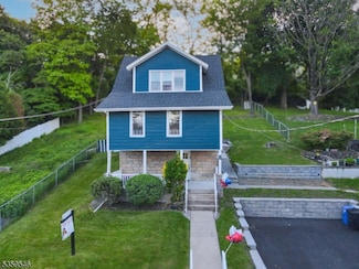 156 Barnert Ave, Totowa, NJ 07512