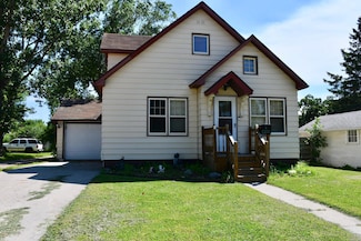 216 6th St W, Thief River Falls, MN 56701