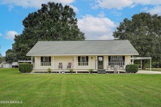 4808 Meadowcrest Dr, New Iberia, LA 70560
