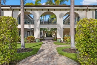 960 7th St S Unit 101, Naples, FL 34102