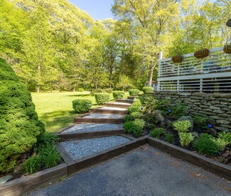 24 Tanglewood Dr, Preston, CT 06365