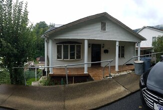 512 Frantz Ave, Mullens, WV 25882