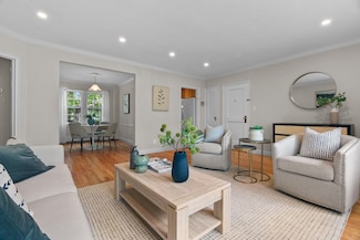 74 Boylston St Unit 2, Chestnut Hill, MA 02467