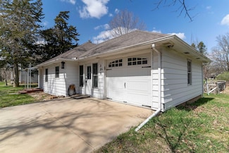 205 W Main St, Steamboat Rock, IA 50672